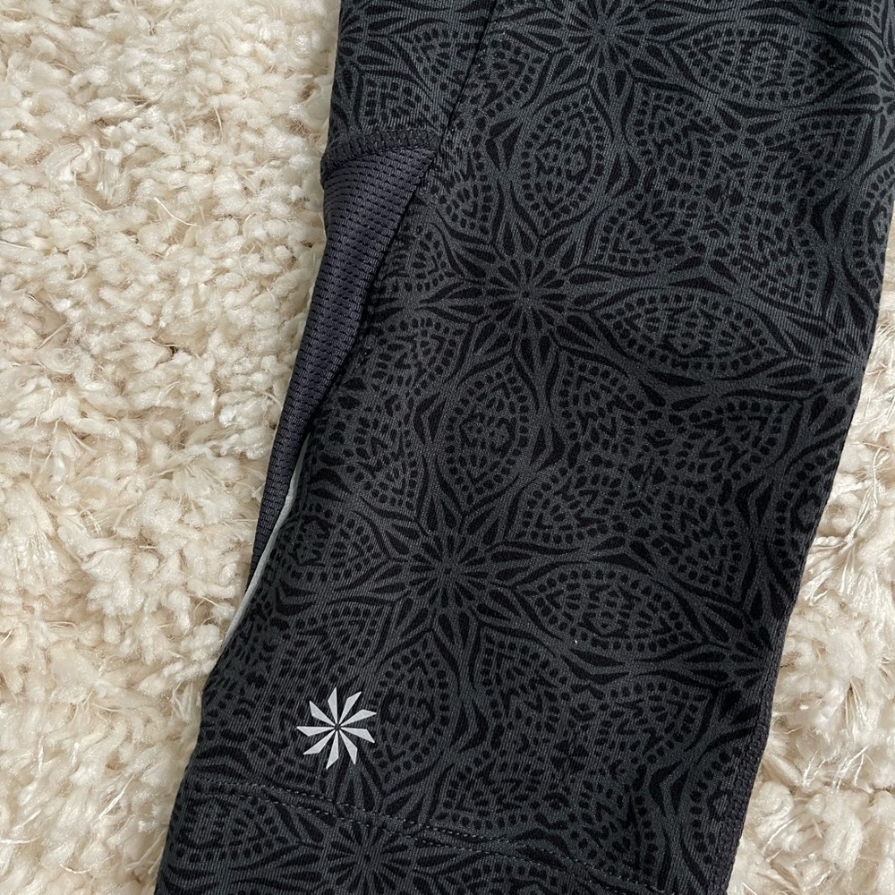 Athleta Patterned Cropped Athletic Legging Size Xs - image 6